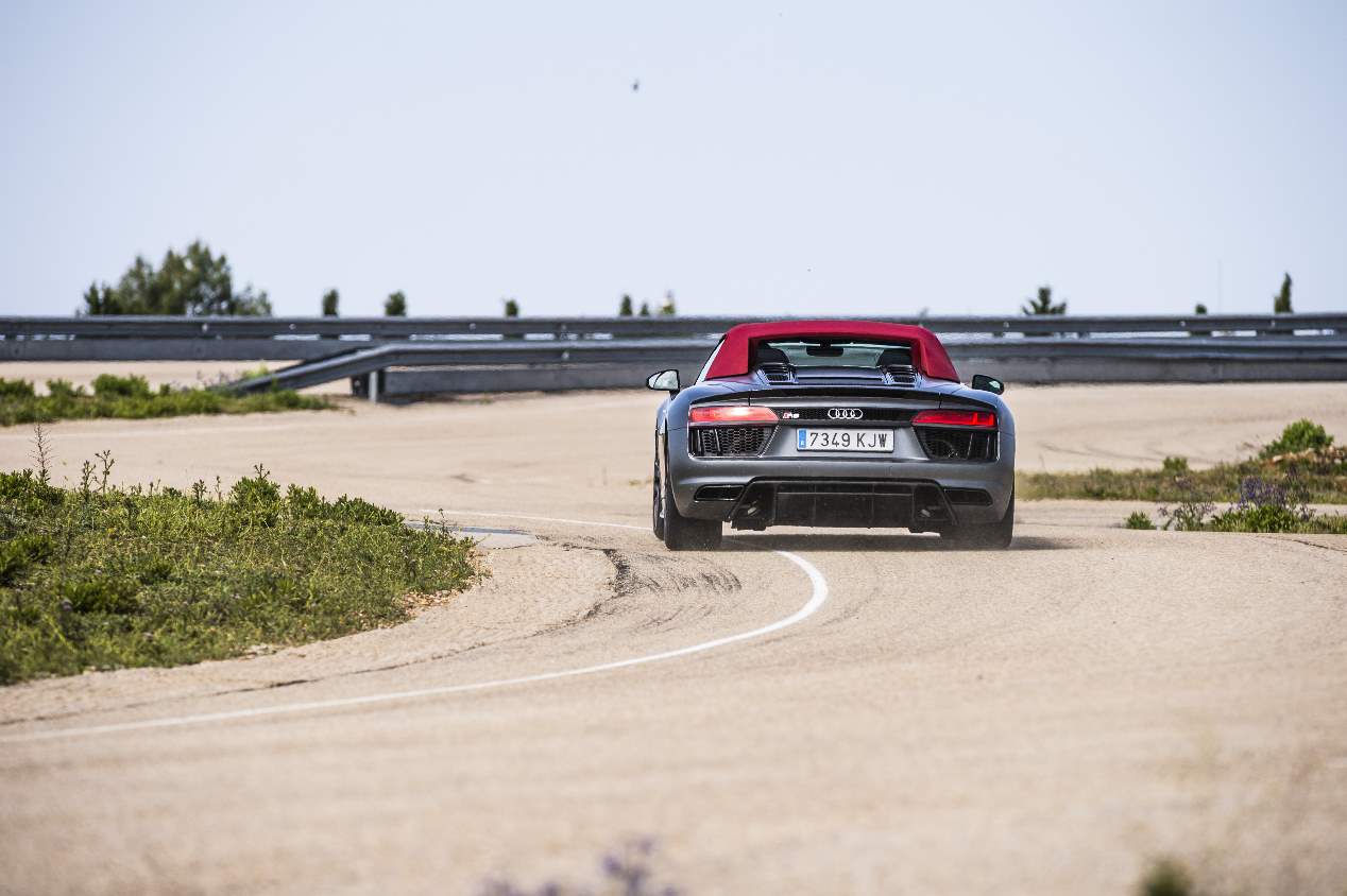 Prueba Audi R8 Spyder Plus V10: fuera de serie