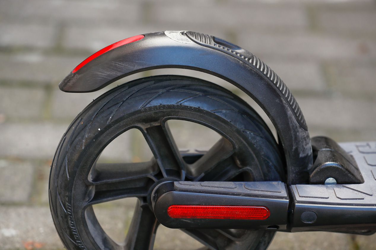 Al manillar del patinete eléctrico de Seat, el eXS KickScooter