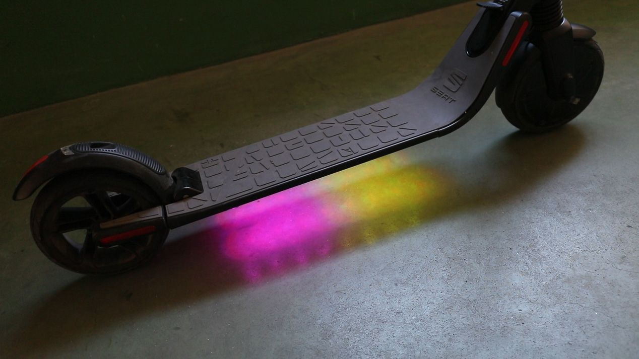 Al manillar del patinete eléctrico de Seat, el eXS KickScooter