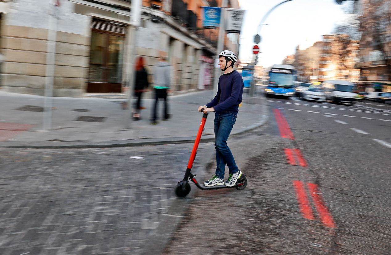 Al manillar del patinete eléctrico de Seat, el eXS KickScooter
