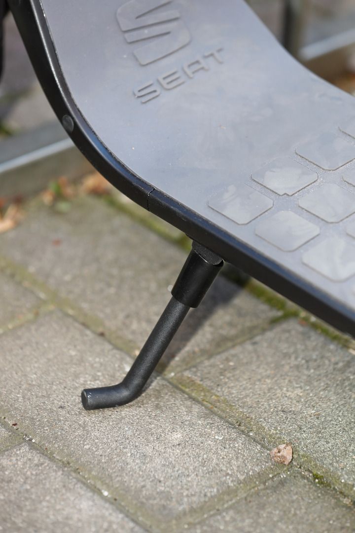 Al manillar del patinete eléctrico de Seat, el eXS KickScooter