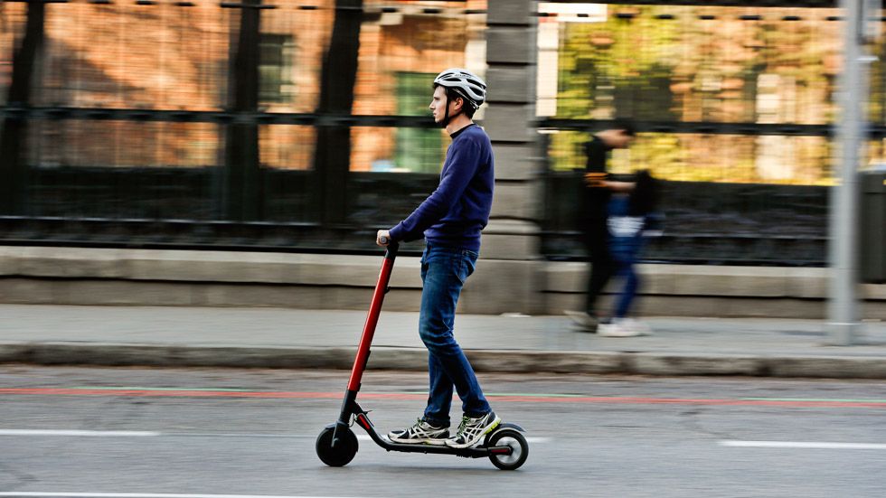 Probamos el Seat más barato: el patinete eléctrico eXS KickScooter
