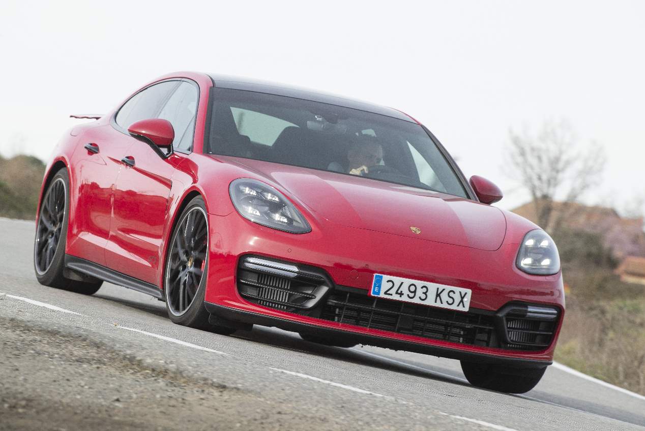Mercedes-AMG CLS 53 vs Porsche Panamera GTS: dos berlinas deportivas, frente a frente