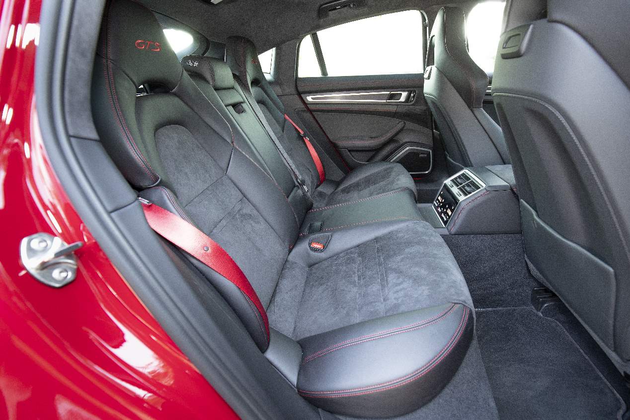 Mercedes-AMG CLS 53 vs Porsche Panamera GTS: dos berlinas deportivas, frente a frente