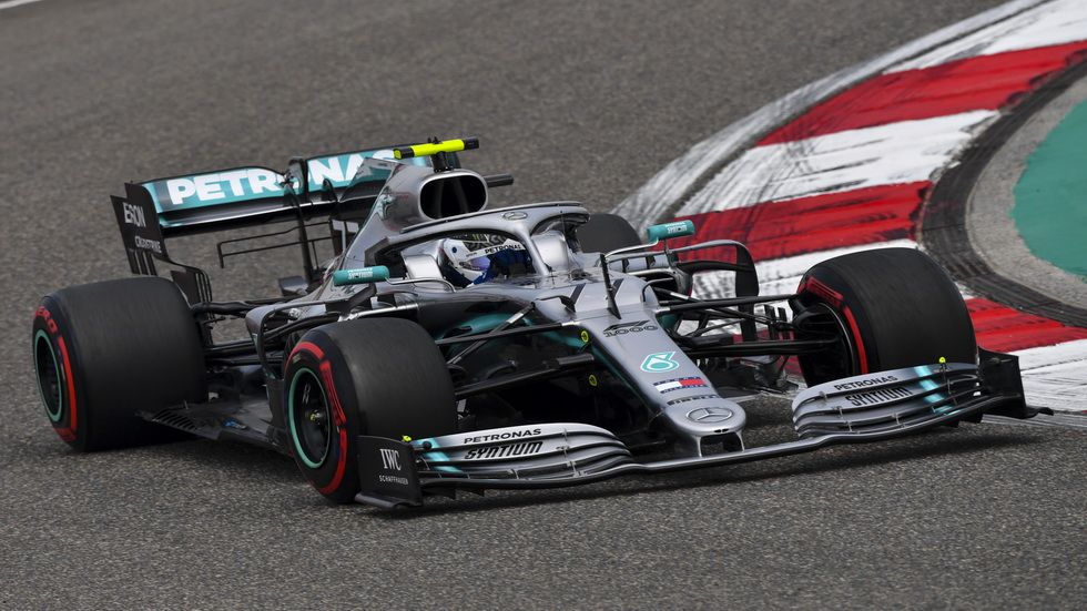 Bottas con su Mercedes, el mejor en la FP2