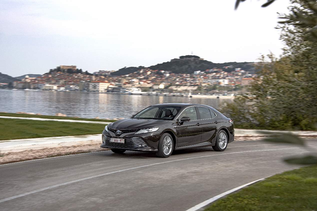 Toyota Camry 2019: el sustituto del Avensis en Europa, en fotos