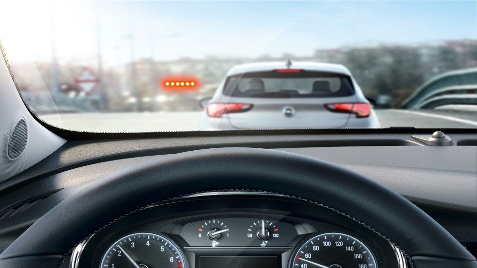 Europa aprueba los sistemas obligatorios de seguridad que llevarán los coches