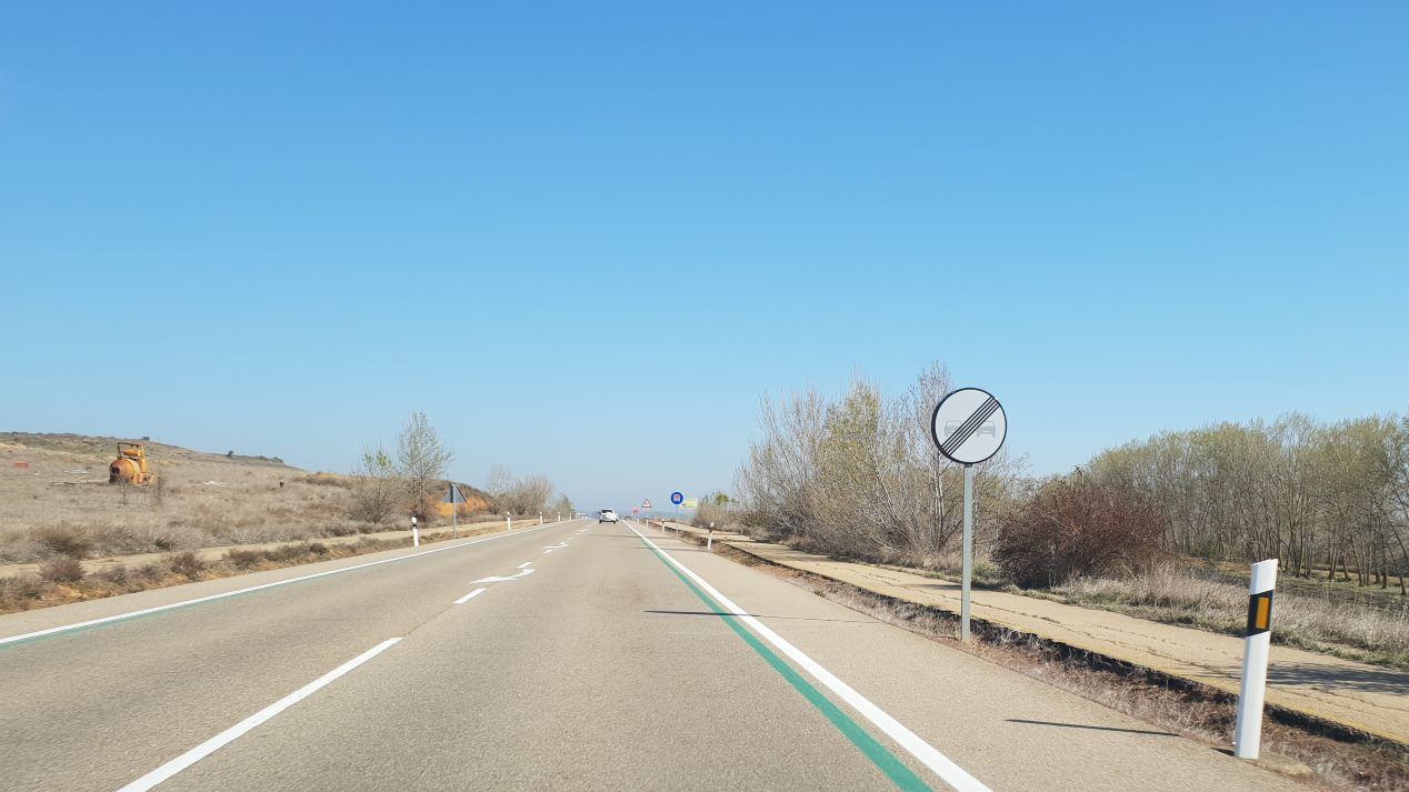 ¿Qué significan y controlan las líneas verdes en la carretera?