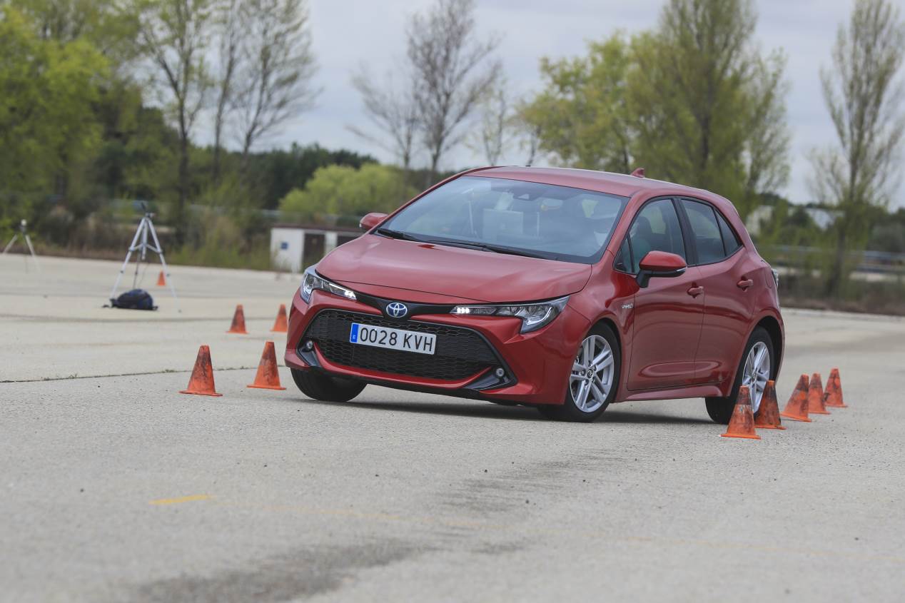 Comparativa: Mazda 3 Skyactiv-G 2.0 vs Toyota Corolla 125H