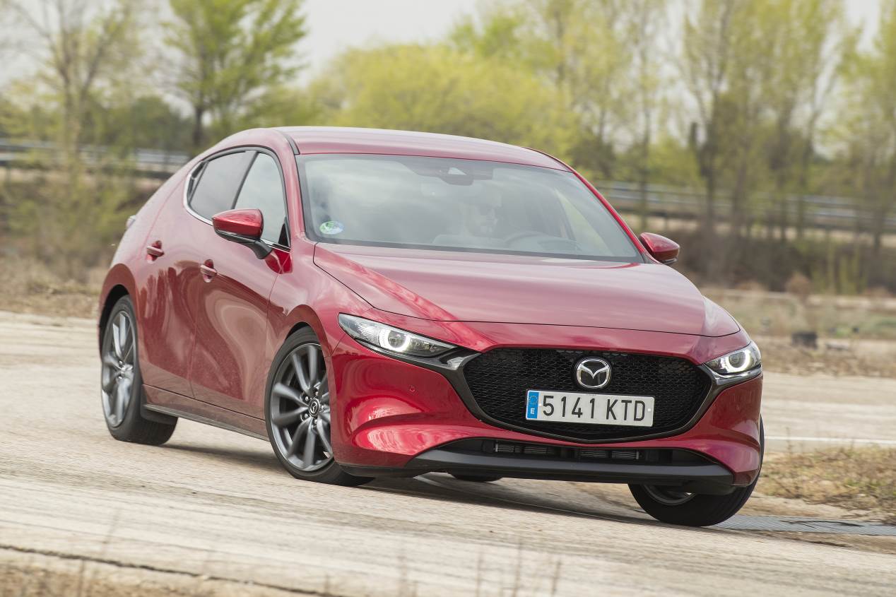 Comparativa: Mazda 3 Skyactiv-G 2.0 vs Toyota Corolla 125H