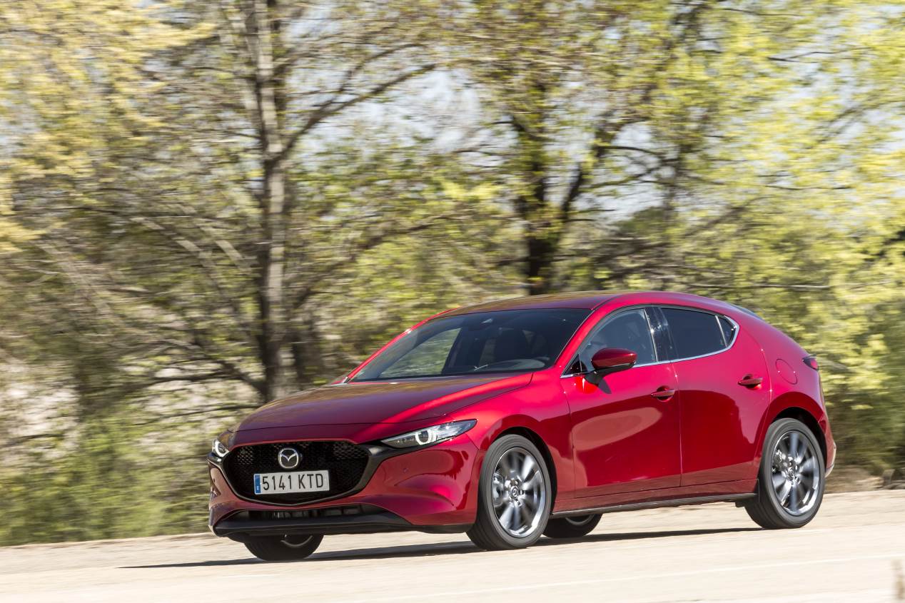 Comparativa: Mazda 3 Skyactiv-G 2.0 vs Toyota Corolla 125H