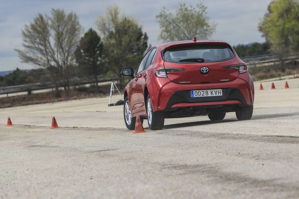 Comparativa: Mazda 3 Skyactiv-G 2.0 vs Toyota Corolla 125H