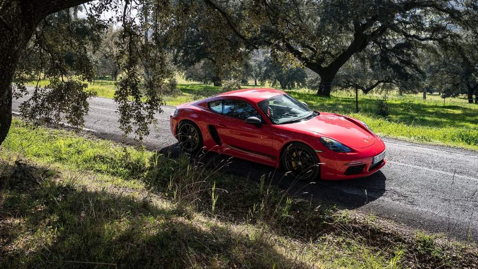 Los Porsche Boxster y Cayman tendrán versiones electrificadas