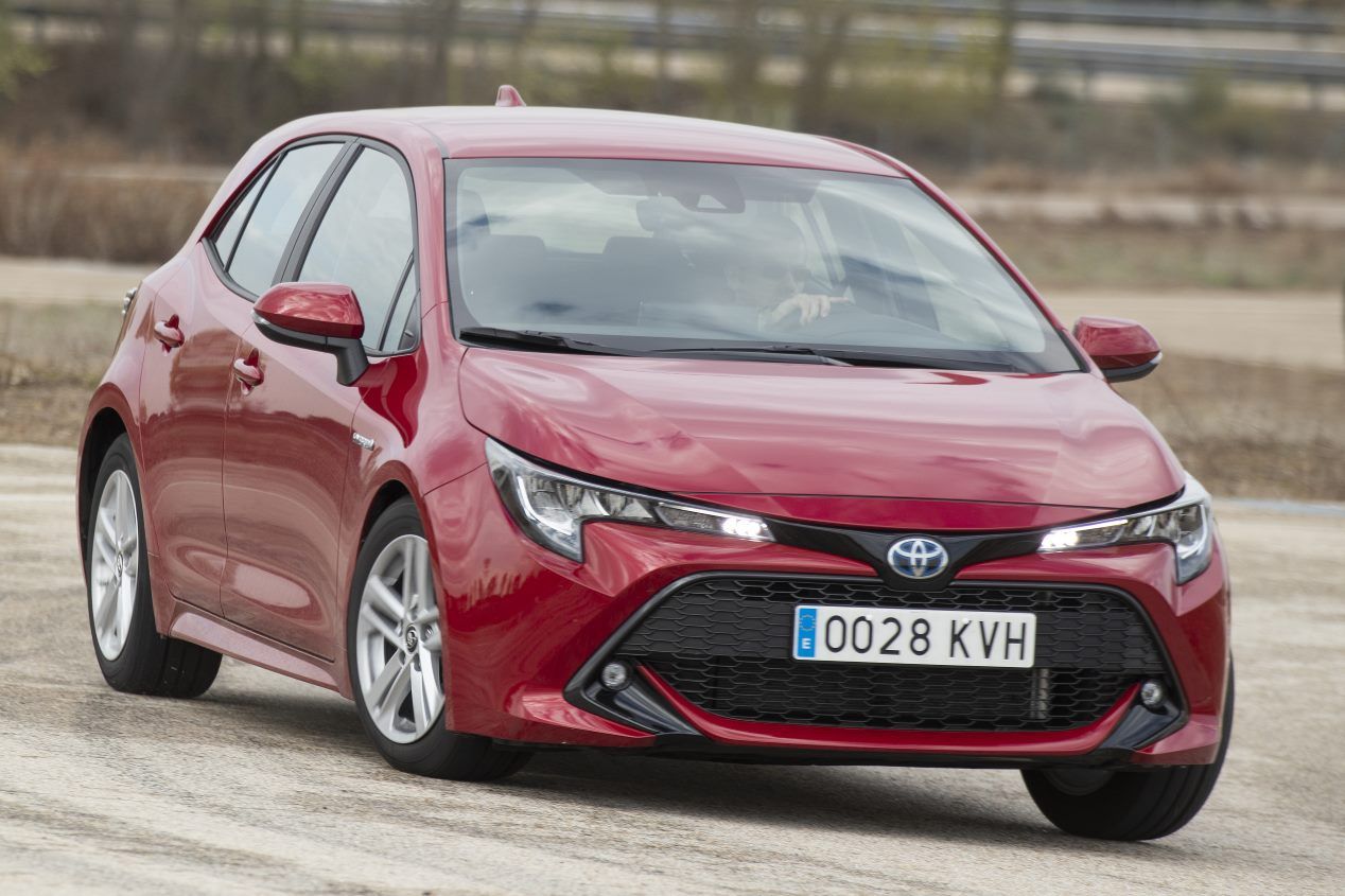 Comparativa: Mazda 3 Skyactiv-G 2.0 vs Toyota Corolla 125H