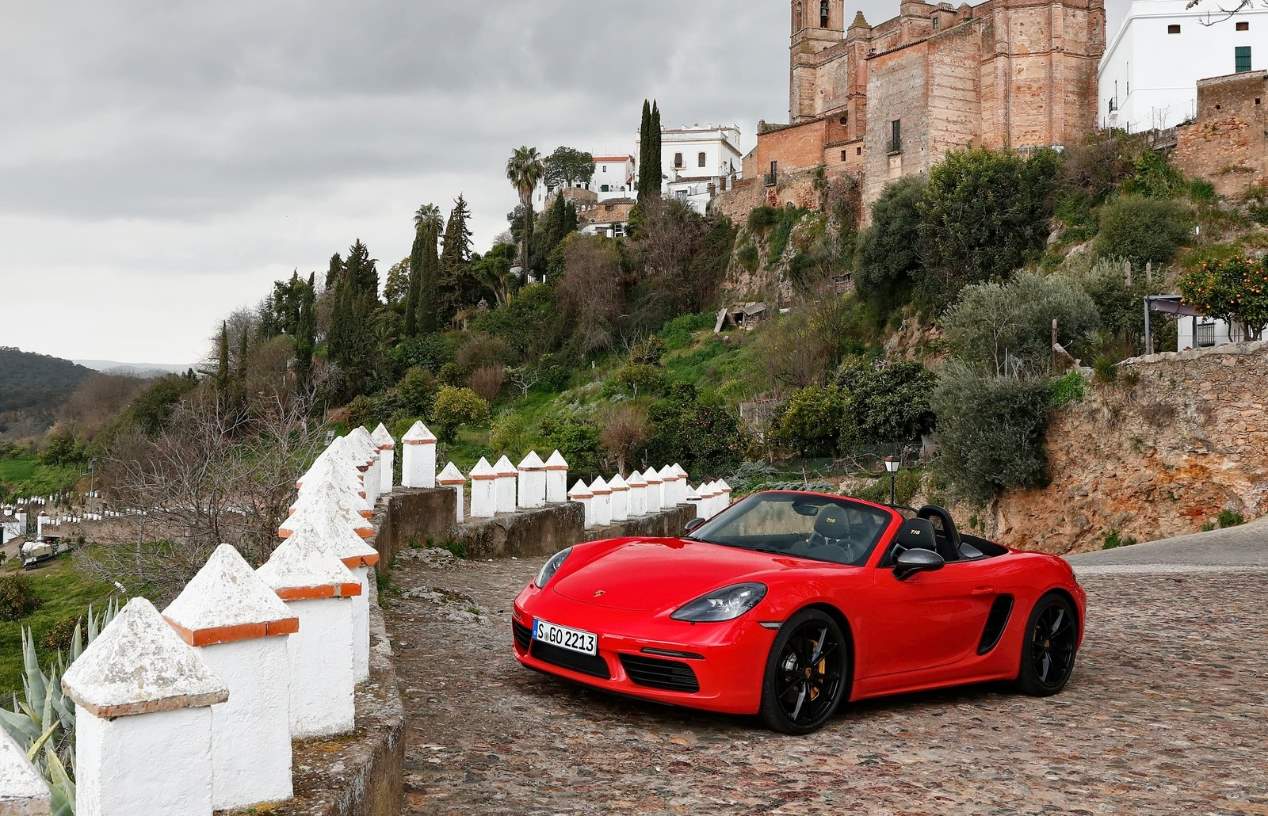 Versiones electrificadas para las nuevas generaciones de los Porsche Cayman y Boxster