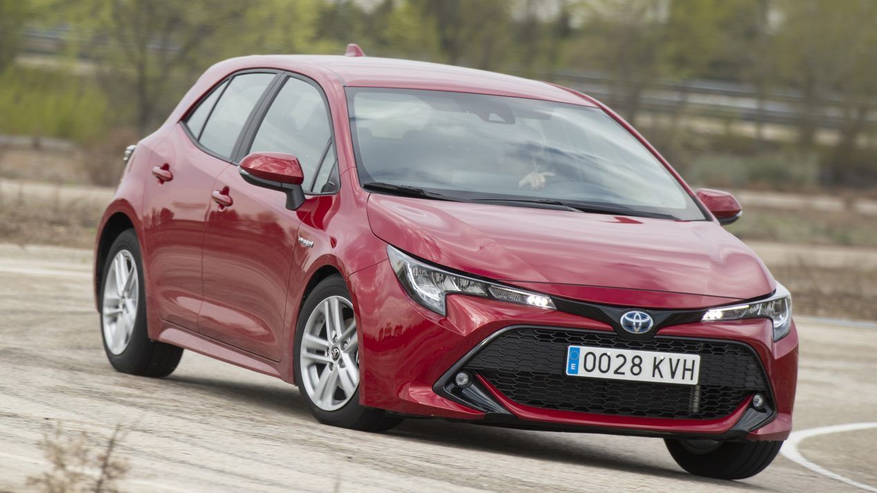 Comparativa: Mazda 3 Skyactiv-G 2.0 vs Toyota Corolla 125H