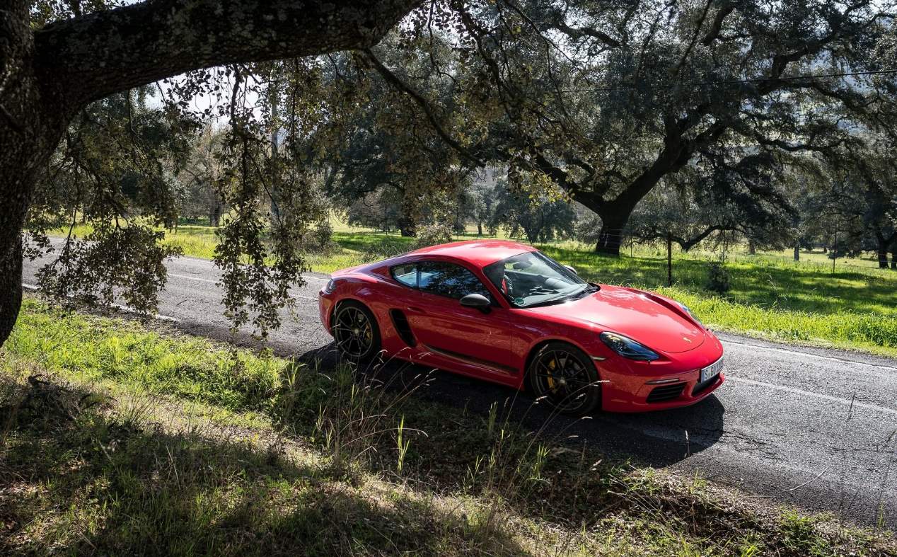Versiones electrificadas para las nuevas generaciones de los Porsche Cayman y Boxster