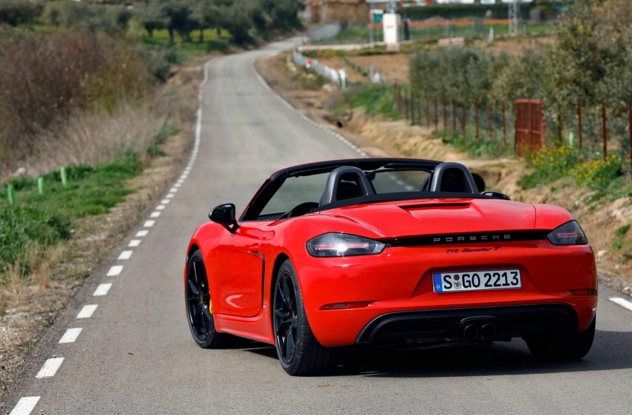Versiones electrificadas para las nuevas generaciones de los Porsche Cayman y Boxster