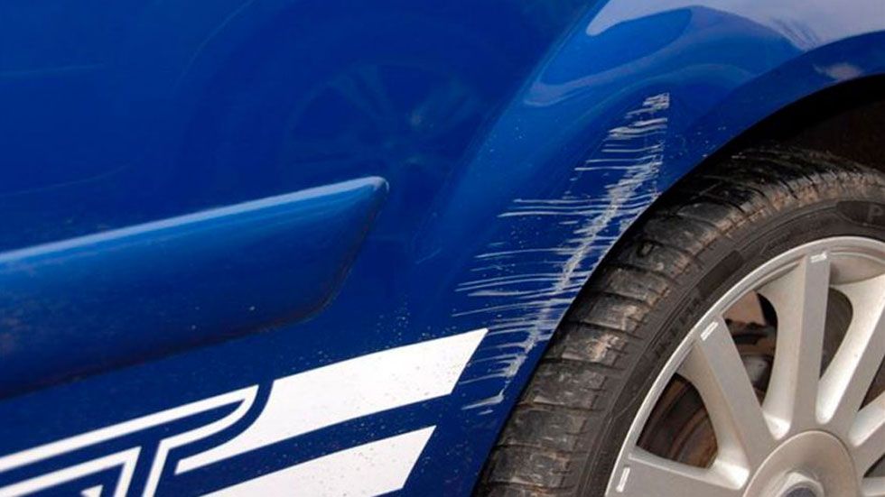 Los mejores consejos y trucos para arreglar los arañazos de tu coche