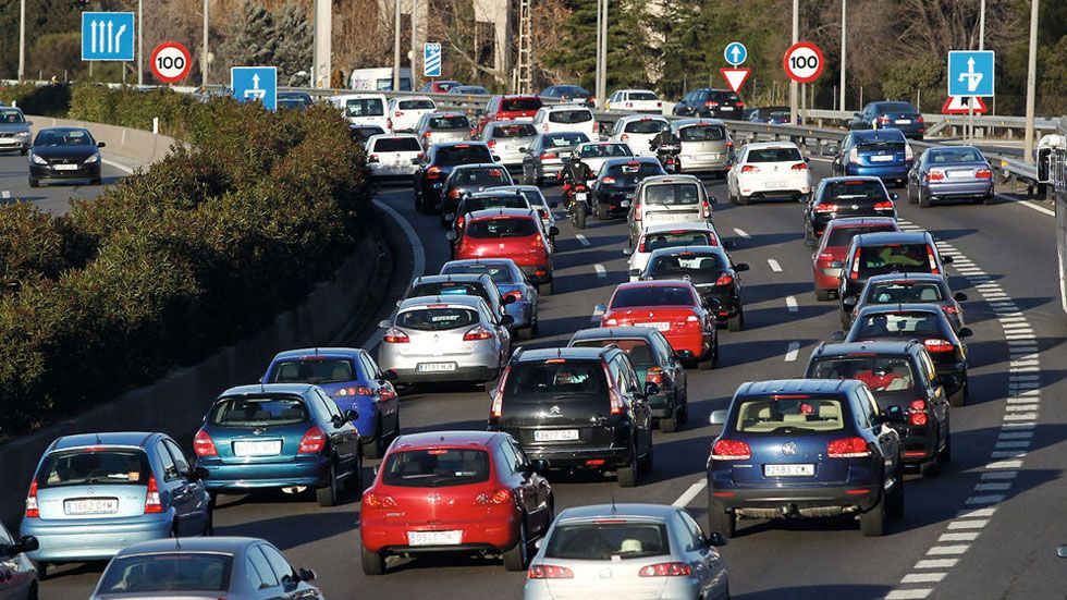 Coches que NO tienen etiqueta de la DGT: los casos en los que SÍ pueden circular