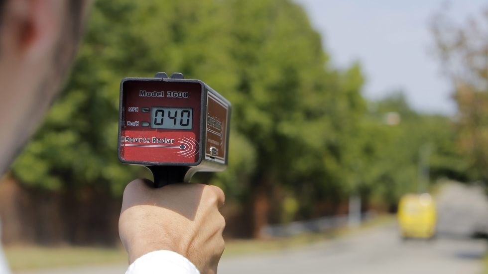 Radares de ruido: cómo son y cómo controlarán los coches para multar