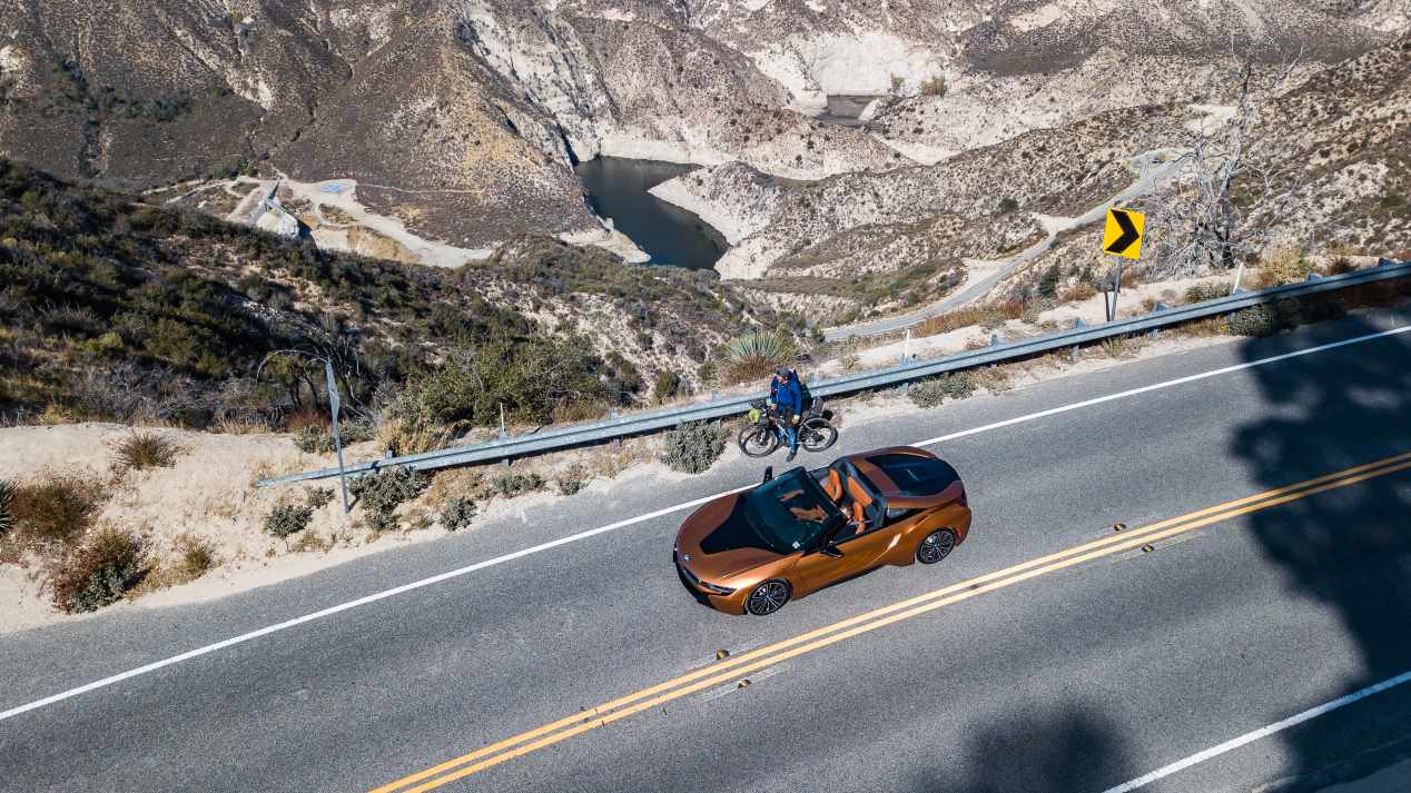 BMW i8 Roadster y C Evolution: movilidad eléctrica a 2 y 4 ruedas... ¡por Los Ángeles!