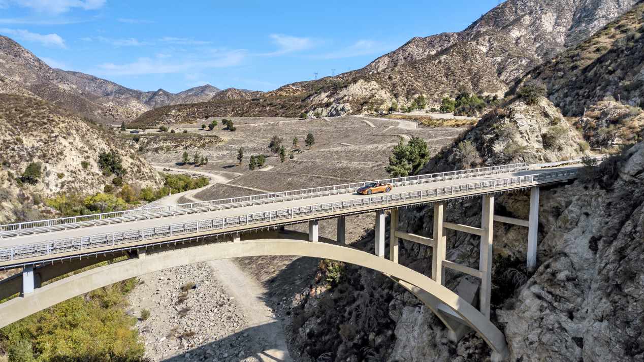 BMW i8 Roadster y C Evolution: movilidad eléctrica a 2 y 4 ruedas... ¡por Los Ángeles!