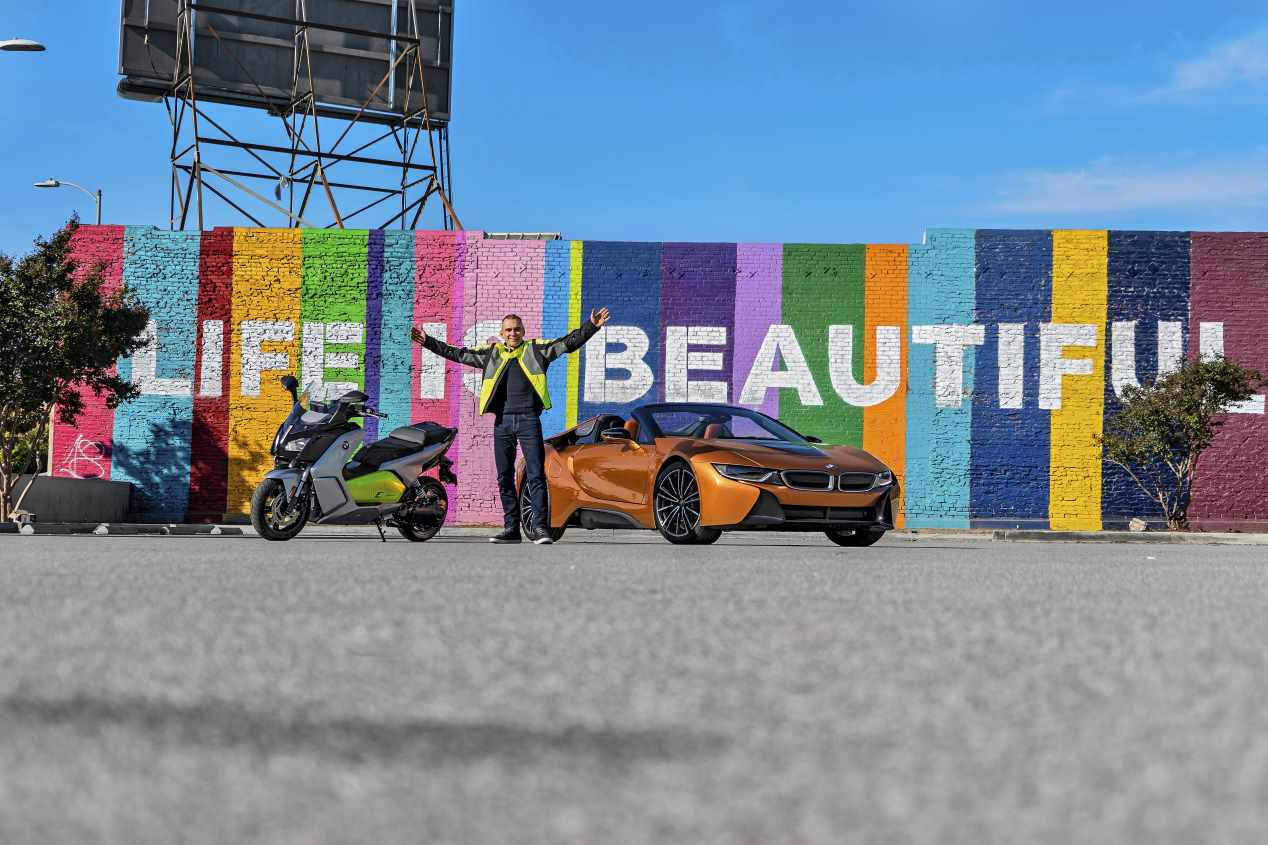BMW i8 Roadster y C Evolution: movilidad eléctrica a 2 y 4 ruedas... ¡por Los Ángeles!