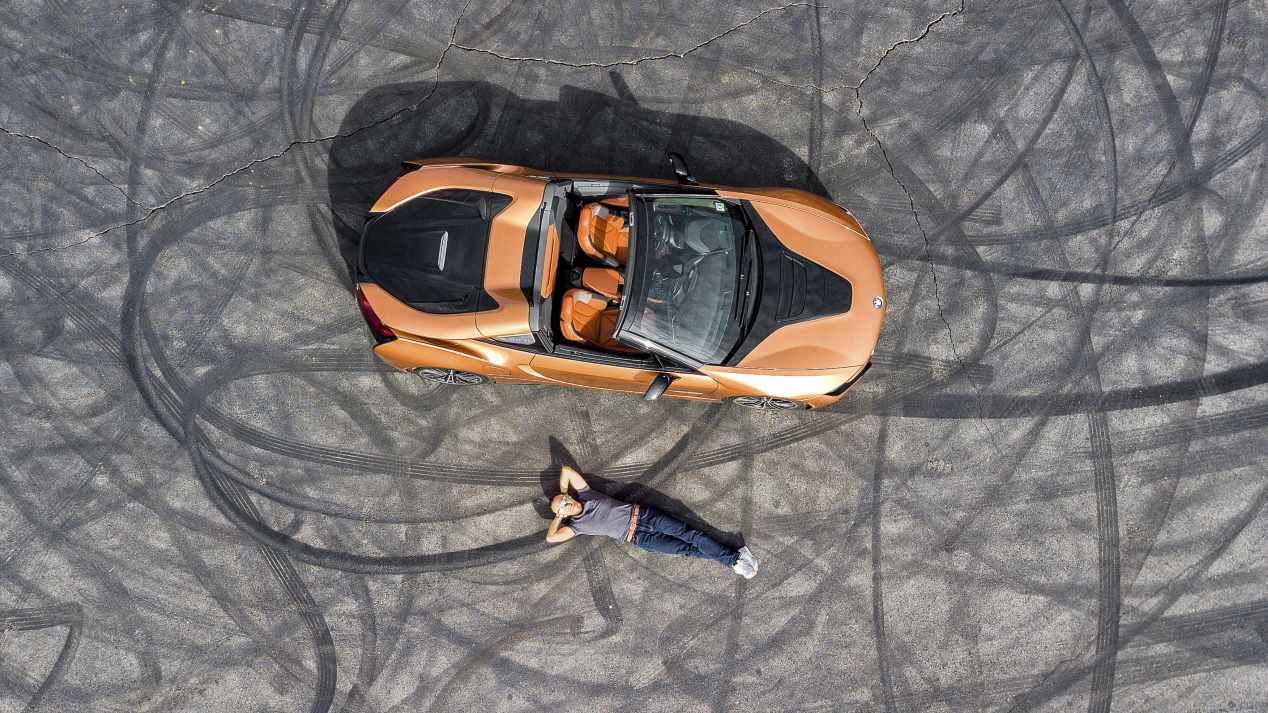 BMW i8 Roadster y C Evolution: movilidad eléctrica a 2 y 4 ruedas... ¡por Los Ángeles!