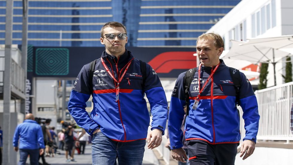Kvyat, llegando al circuito de Bakú hoy por la mañana