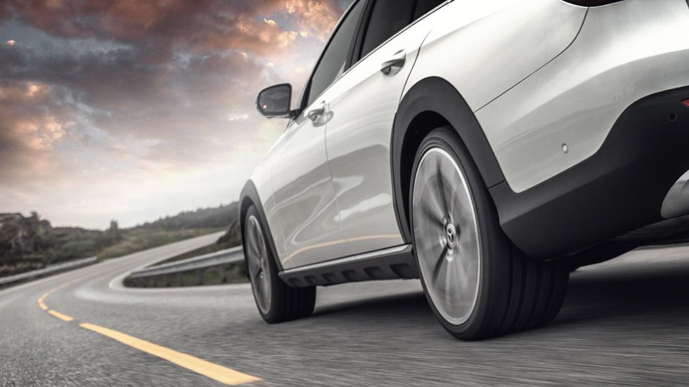 Neumáticos anchos o estrechos: así afectan a tu coche
