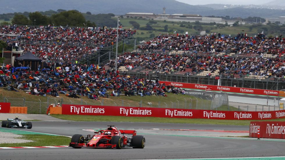 Vista general del Circuit en 2018 con Vettel en pista