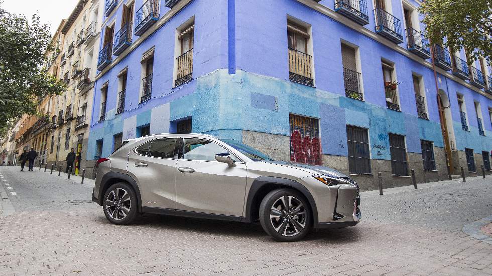 Revista Autopista 3099: prueba a fondo del Lexus UX, un SUV híbrido muy interesante