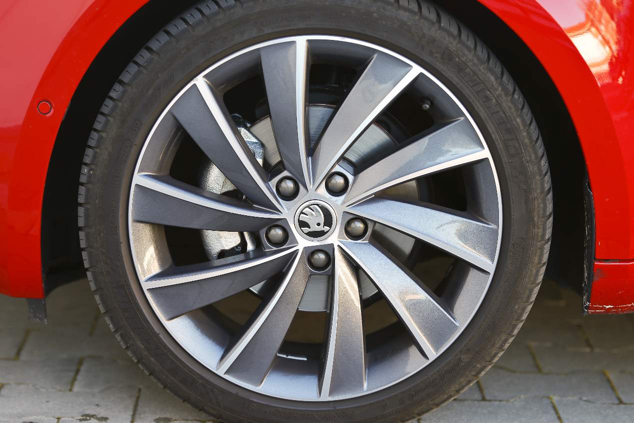 Ford Focus Sportbreak Ecoblue vs Skoda Octavia Combi: ¿qué familiar diésel es mejor?