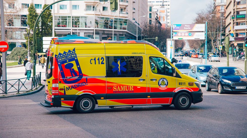Cómo apartarse cuando viene un coche de emergencias