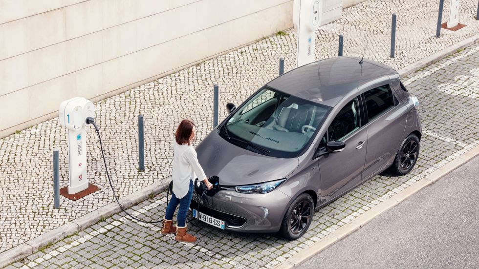¿Cuánto recauda el Estado con un coche eléctrico frente a uno convencional?