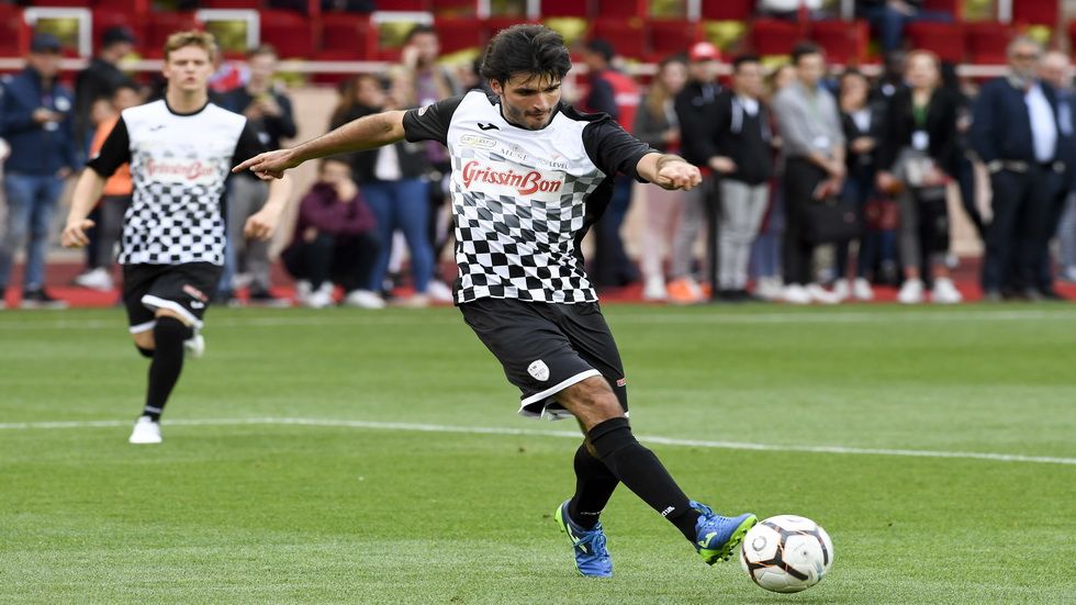 Sainz jugando al fútbol el miércoles, en el partido anual de las estrellas mundiales 