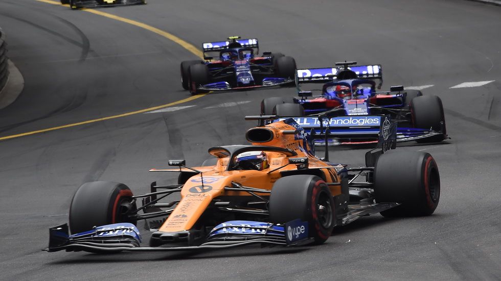 Sainz en carrera por delante de los Toro Rosso