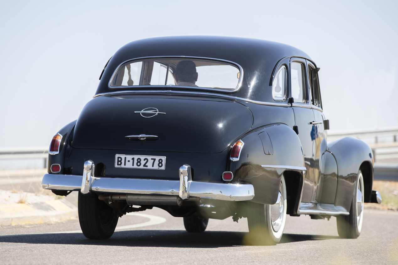Comparativa: Mercedes Benz 220 vs Opel Kapitän
