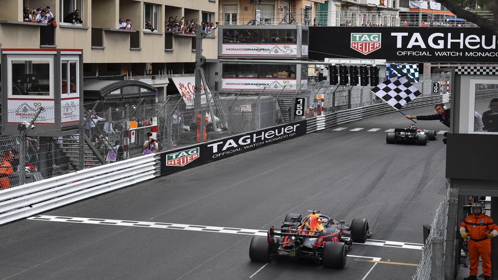 Verstappen cruza la meta segundo tras Hamilton