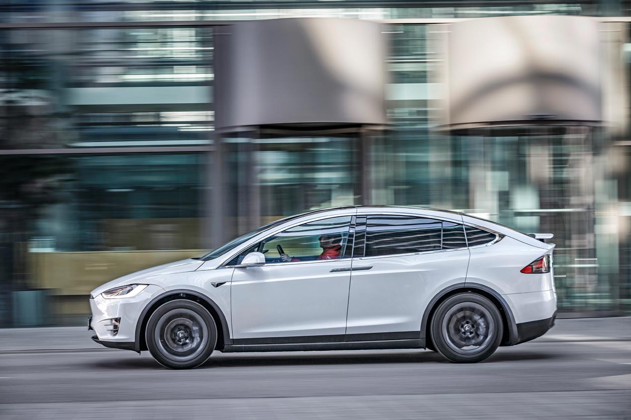 Duelo de SUV eléctricos: Audi e-tron vs Tesla Model X