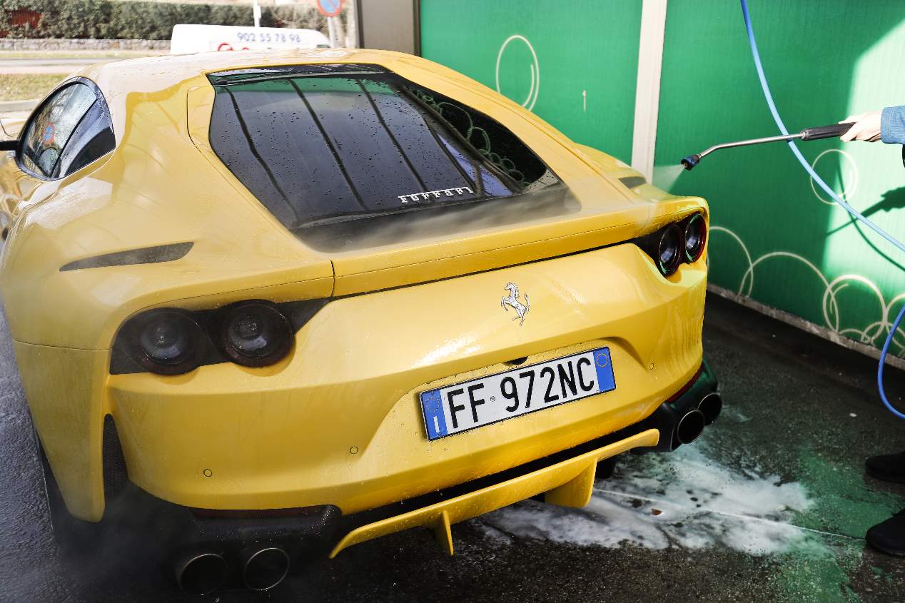 Ferrari 812 Superfast: a prueba el deportivo con motor V12