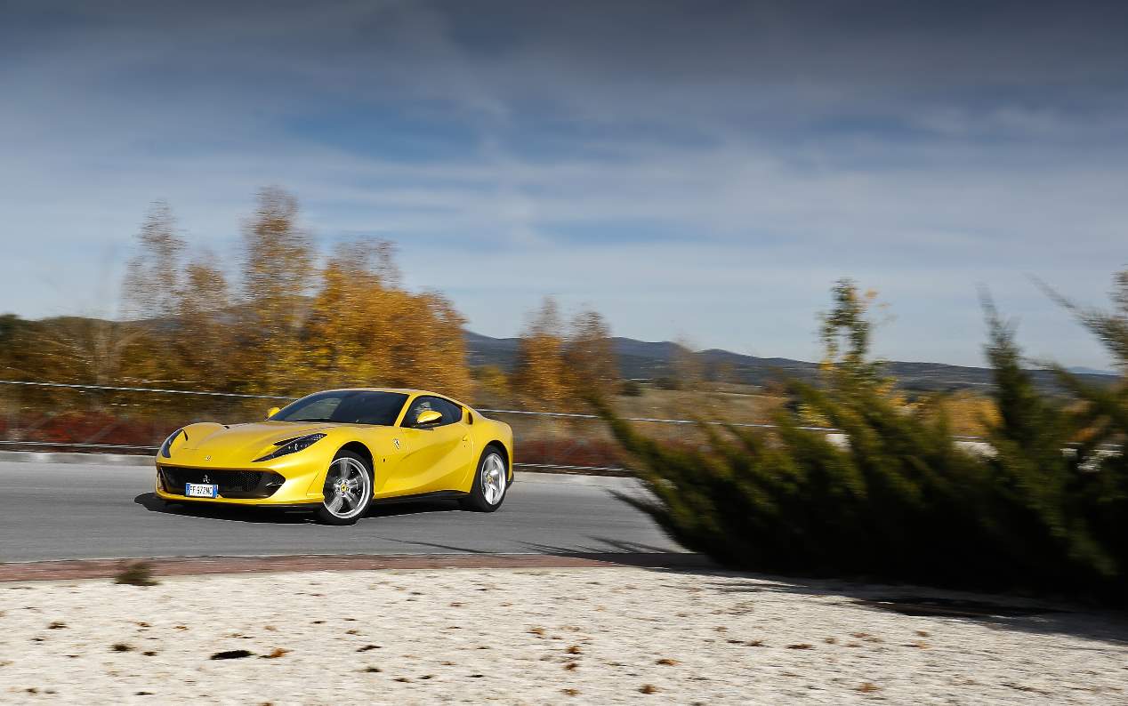 Ferrari 812 Superfast: a prueba el deportivo con motor V12