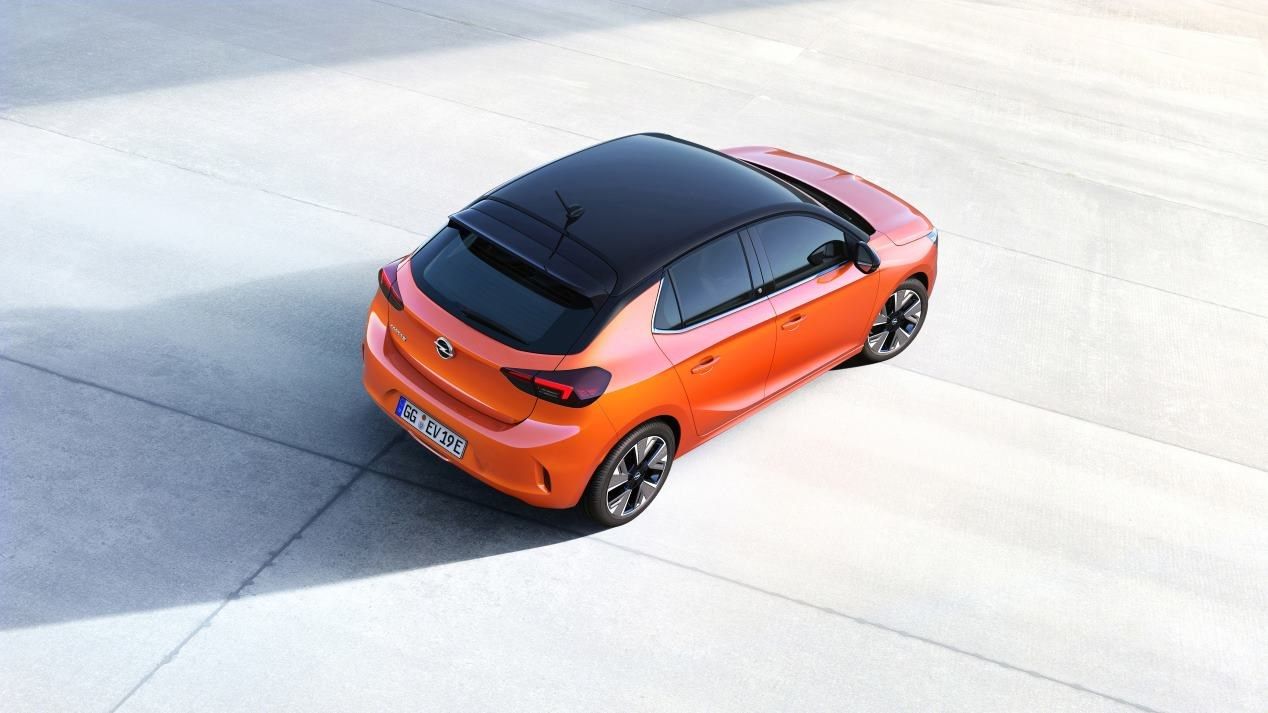 Peugeot e-208 vs Opel Corsa-e: los nuevos utilitarios eléctricos, ¿cuál será mejor?