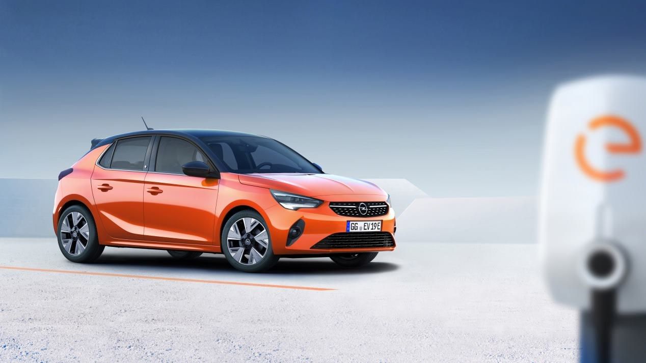 Peugeot e-208 vs Opel Corsa-e: los nuevos utilitarios eléctricos, ¿cuál será mejor?