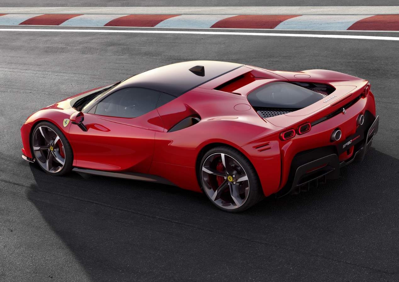 Ferrari SF90 Stradale: las mejores fotos del superdeportivo híbrido