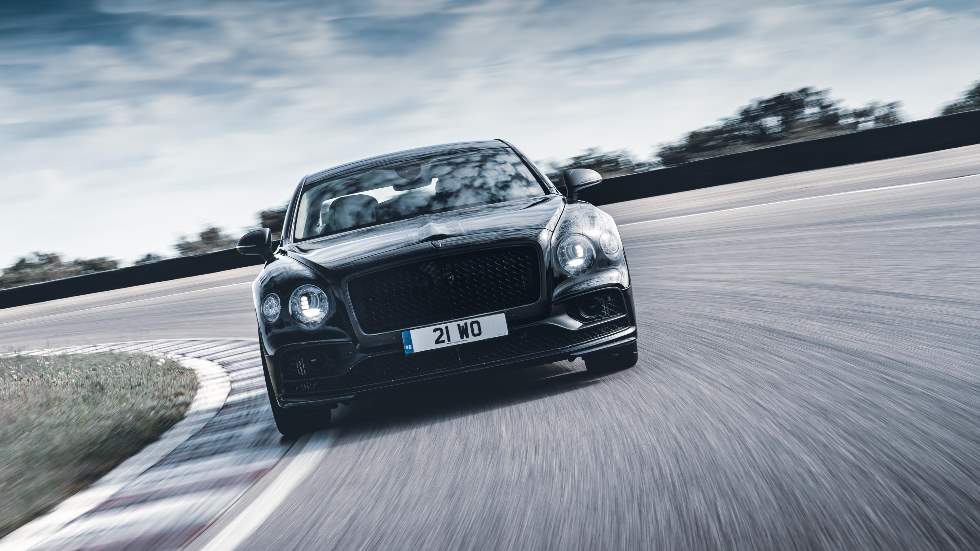 Bentley Flying Spur 2020: gentleman por fuera, rabioso deportivo por dentro