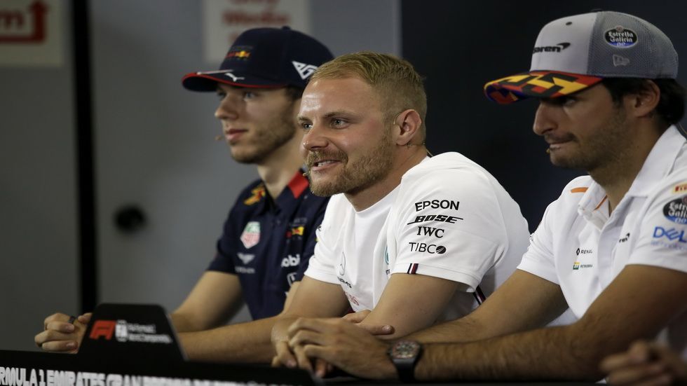 Bottas y Gasly junto a Sainz en la rueda de prensa previa al GP de España
