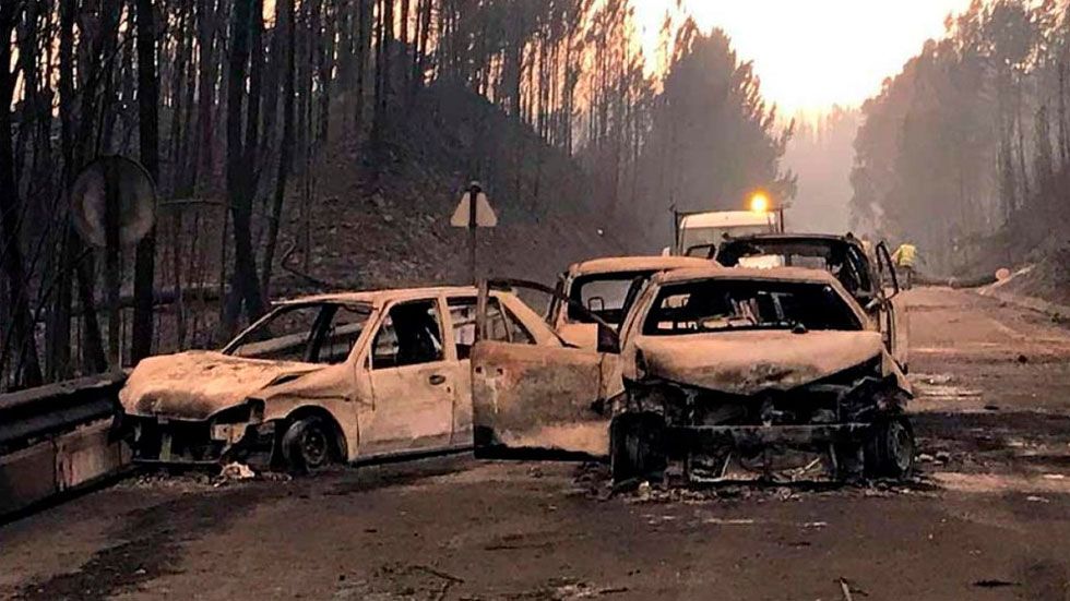 Mi coche, en llamas por un incendio: ¿lo cubre el seguro?