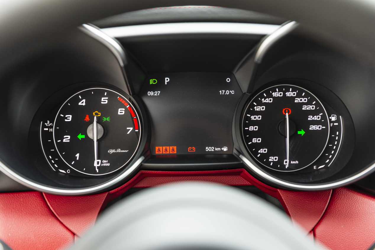 Comparativa: Alfa Romeo Giulia 2.0T Veloce vs Kia Stinger 3.3 T-GDI GT